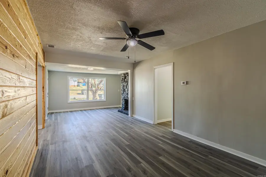 620 N 6th Street, Paragould, AR 72450 - #3