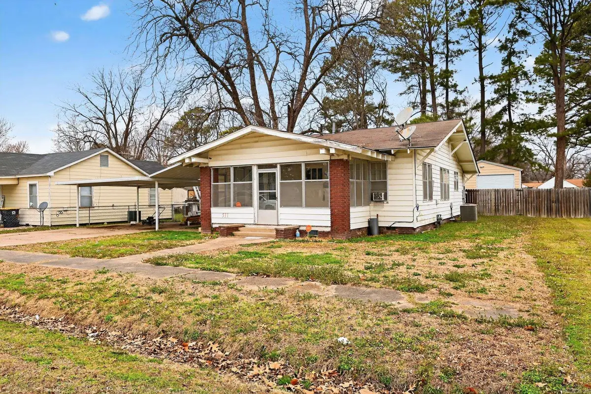 511 E Banks Street, England, AR 72046 - #1