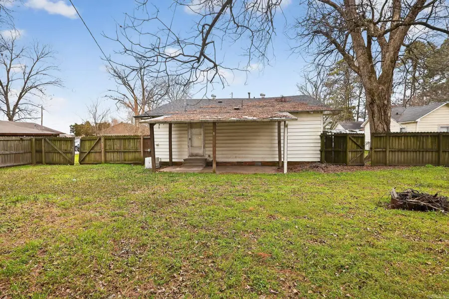 511 E Banks Street, England, AR 72046 - #2