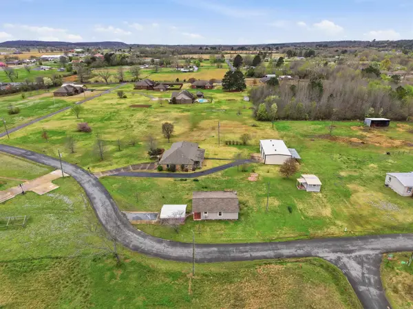 17 N Church, Vilonia, AR 72173