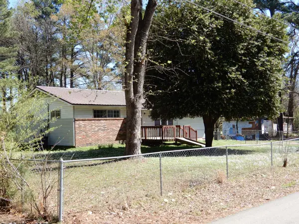 901 West, Kensett, AR 72082