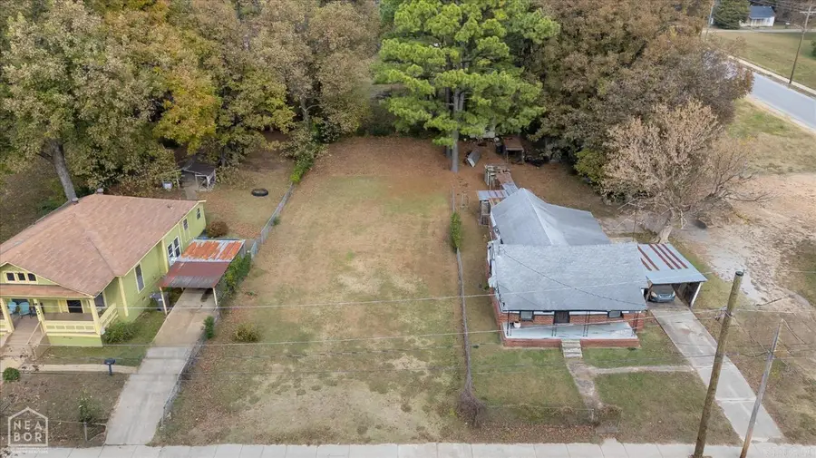 902 E Washington Ave, Jonesboro, AR 72401 - #3