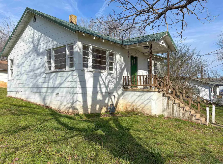 408 Estes Street, Yellville, AR 72687 - #2