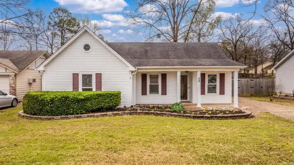29 Oak Forest Dr, Maumelle, AR 72113