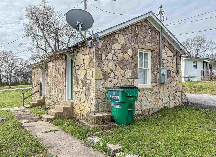 399 College Street, Yellville, AR 72687 - #2