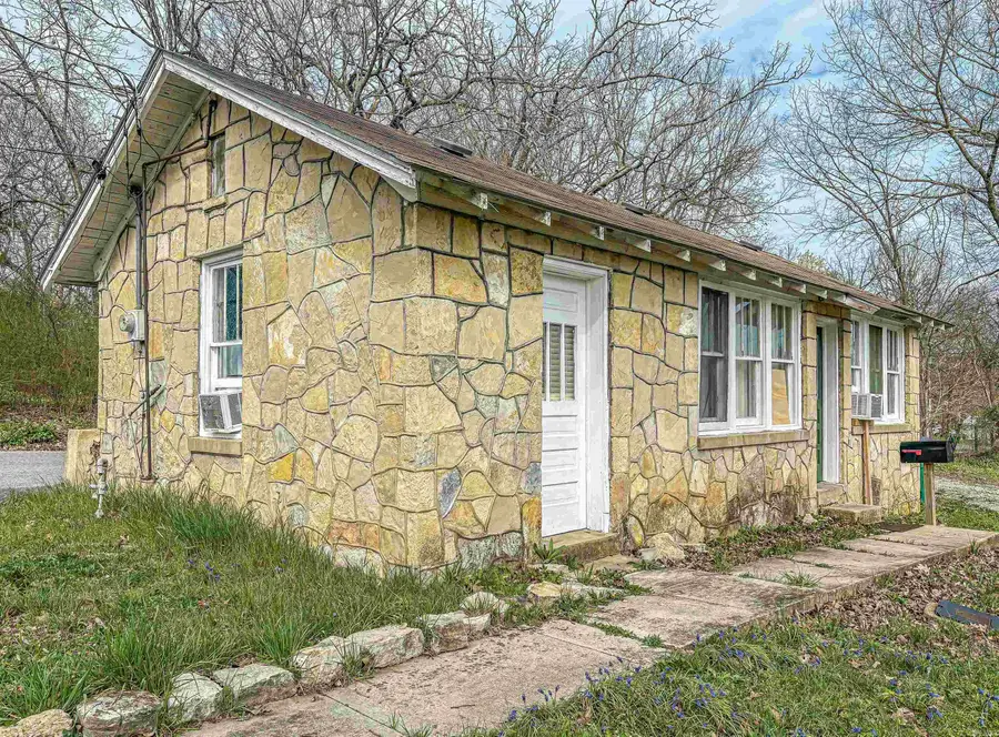 401 N College Street, Yellville, AR 72687 - #2