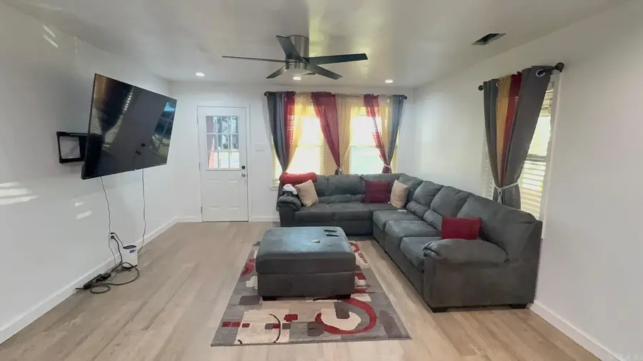 802 W 5th Street, Stuttgart, AR 72160 - #3