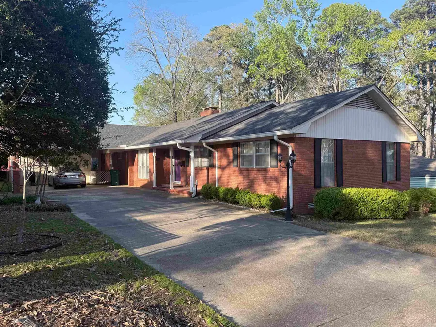 1616 W Oak St, El Dorado, AR 71730 - #2