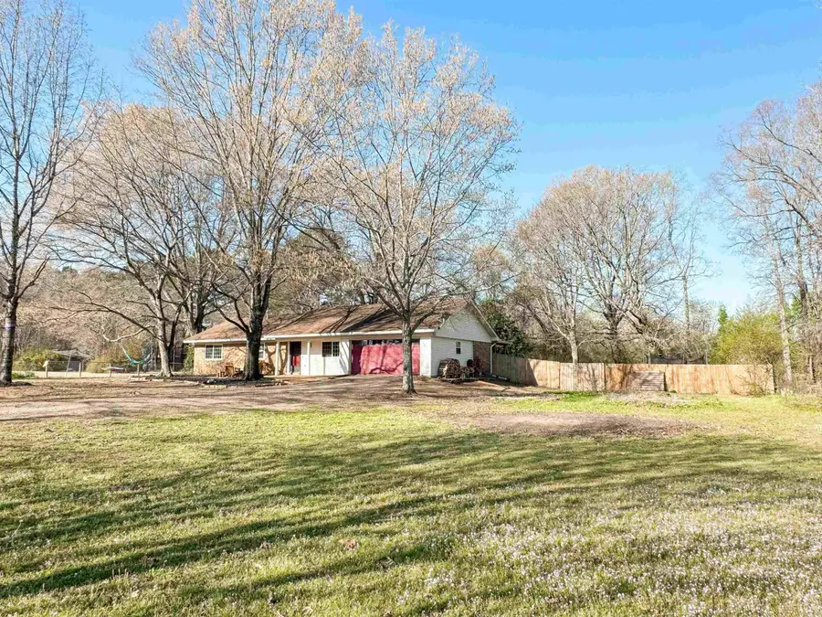 155 N Valley Rd, Searcy, AR 72143 - #2