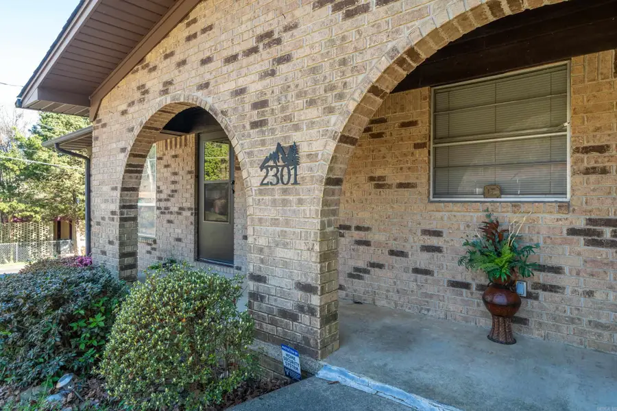 2301 Hobson Avenue, Hot Springs, AR 71913 - #2
