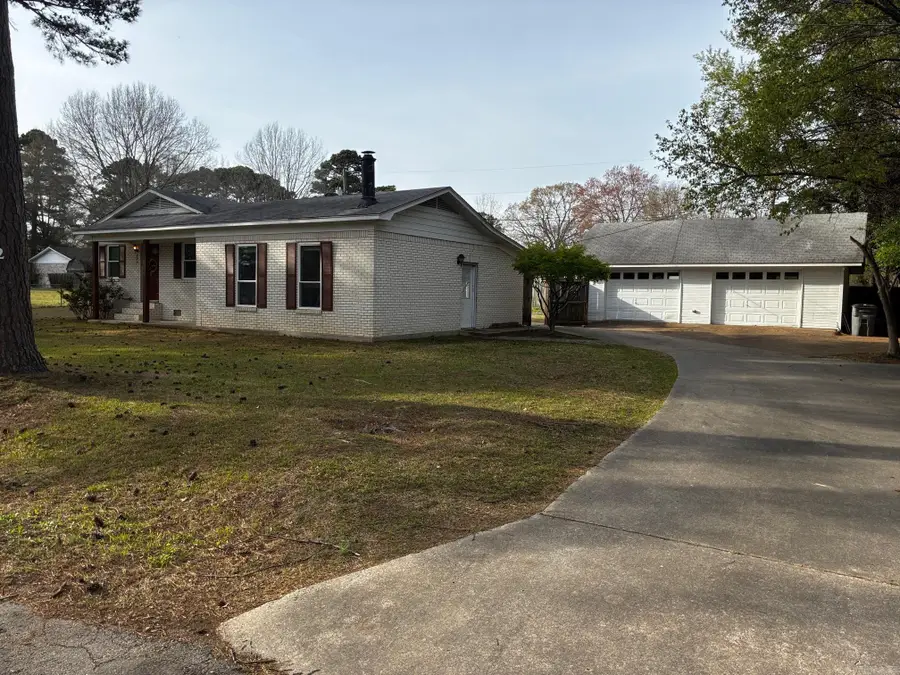 802 W Iowa St, Beebe, AR 72012 - #2