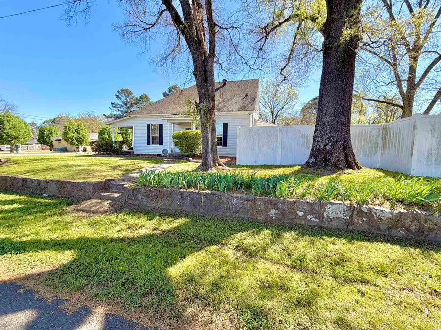 511 W Childress Street, Morrilton, AR 72110 - #3