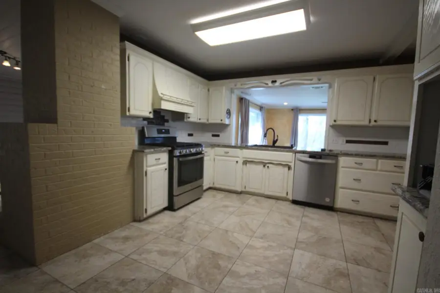 330 N Park Avenue, Lockesburg, AR 71846 - #3