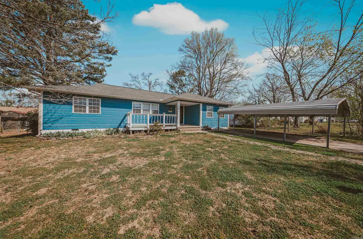 823 W Granite, Siloam Springs, AR 72761 - #1