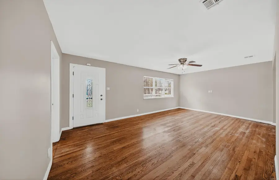 823 W Granite, Siloam Springs, AR 72761 - #2