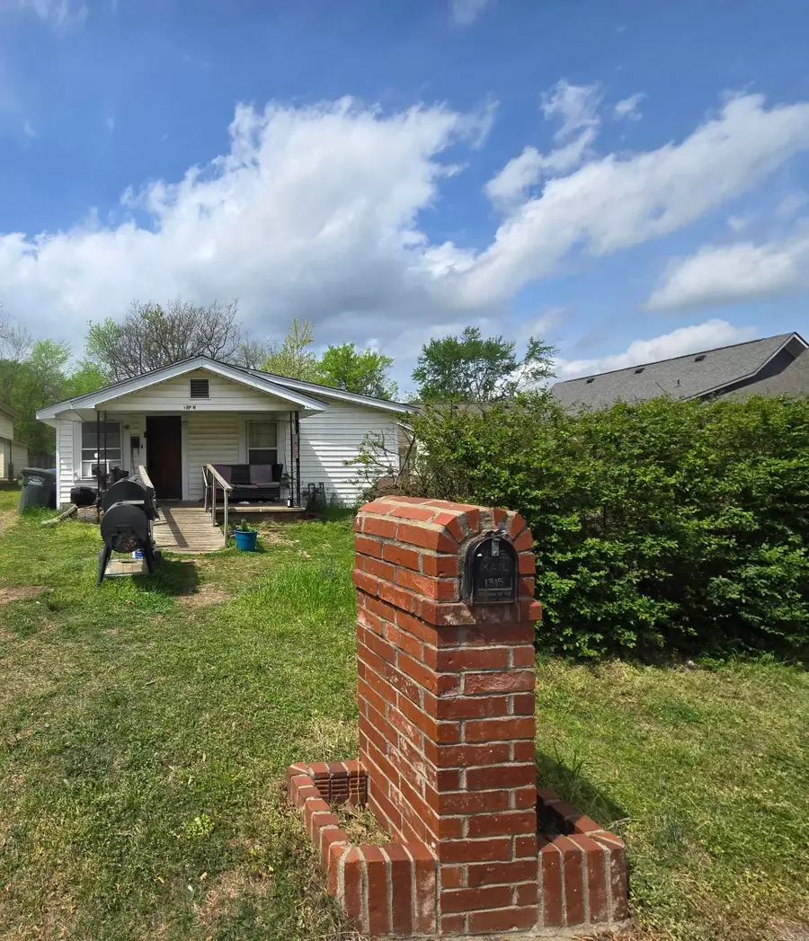 1315 Factory St, Conway, AR 72032 - #2