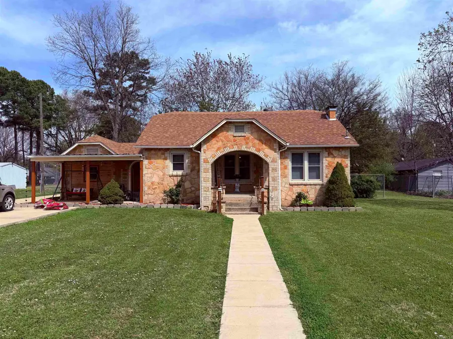 610 W 3rd Street, Rector, AR 72461 - #2