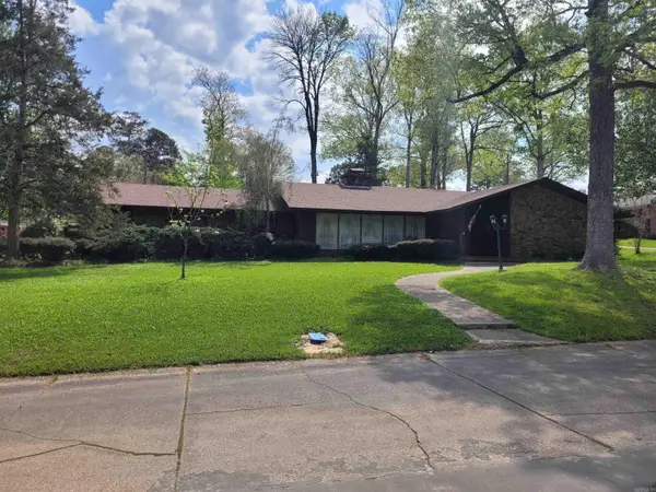 1901 W Oak Street, El Dorado, AR 71730