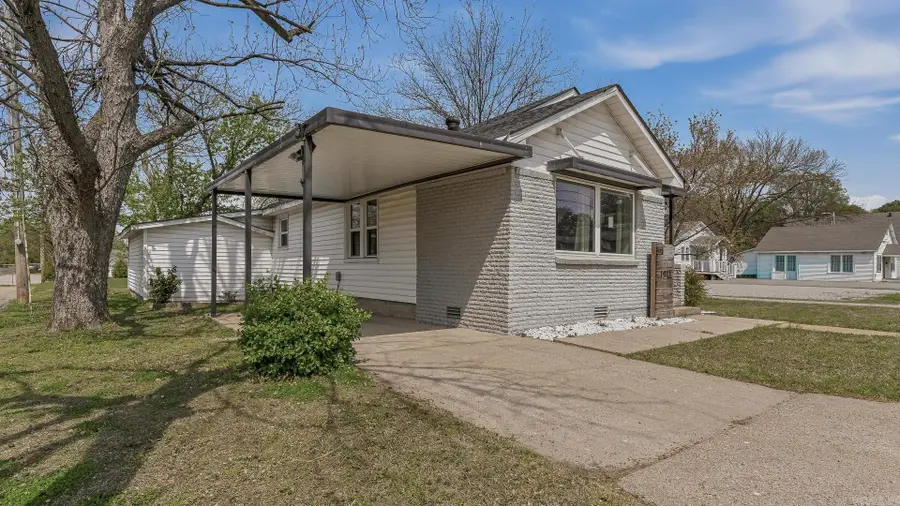 1011 W Court, Paragould, AR 72450 - #2