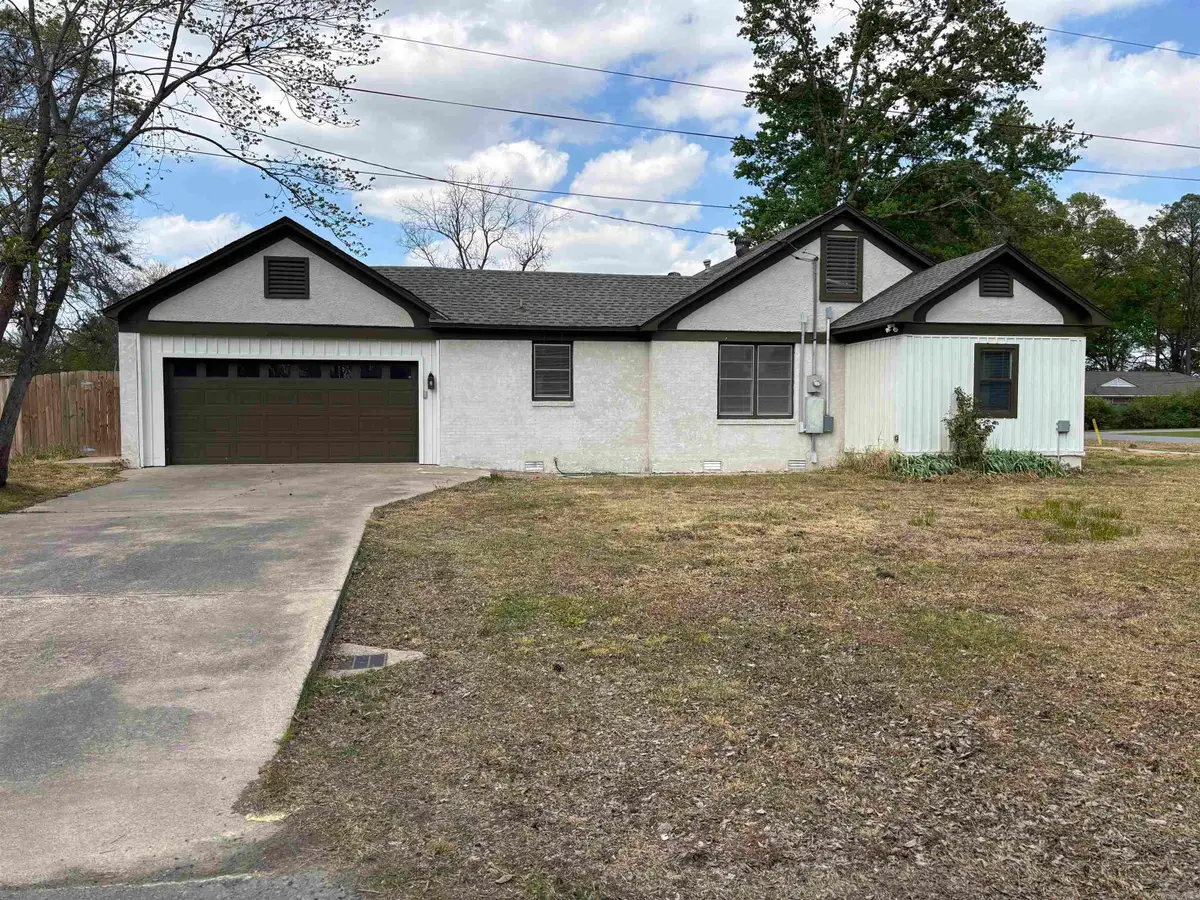 220 College St, Lonoke, AR 72086 - #1