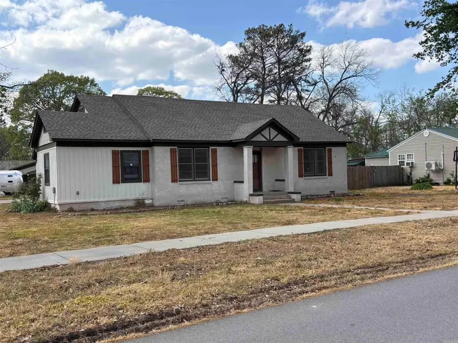 220 College St, Lonoke, AR 72086 - #2