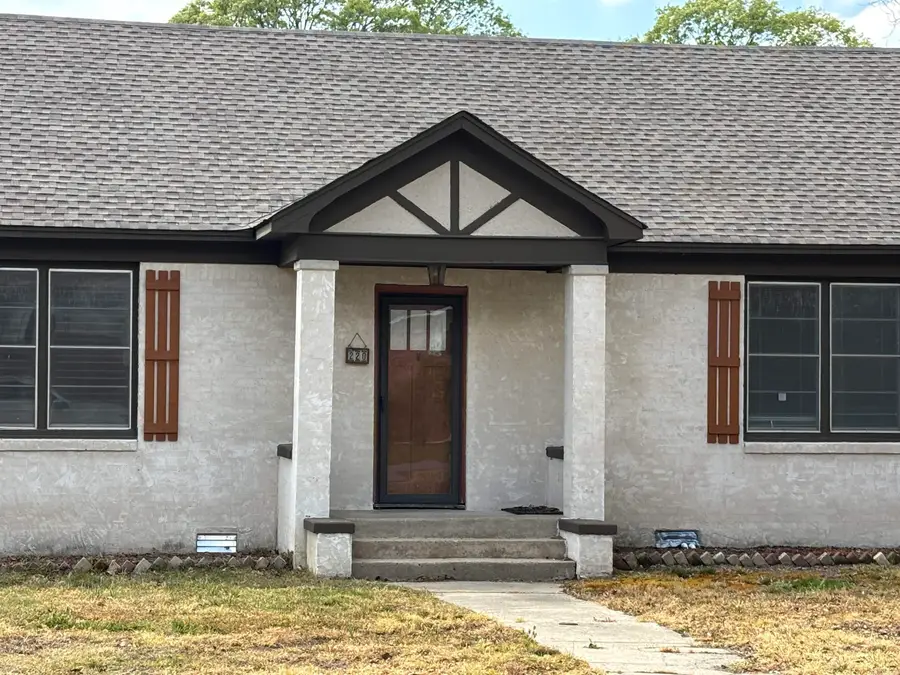 220 College St, Lonoke, AR 72086 - #3