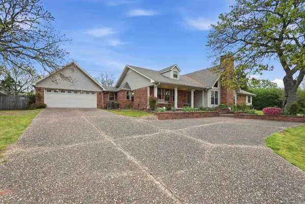 1000 Grandview Heights Drive, Conway, AR 72032