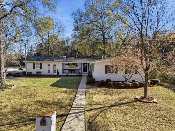 6 Sherwood Dr, Conway, AR 72034