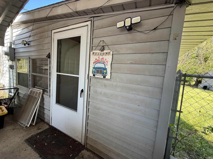 813 Eaton St, Corning, AR 72422 - #3