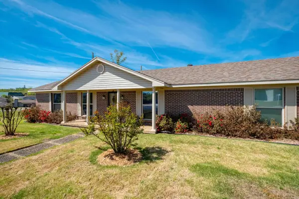 28 Walnut Valley Drive, Little Rock, AR 72211