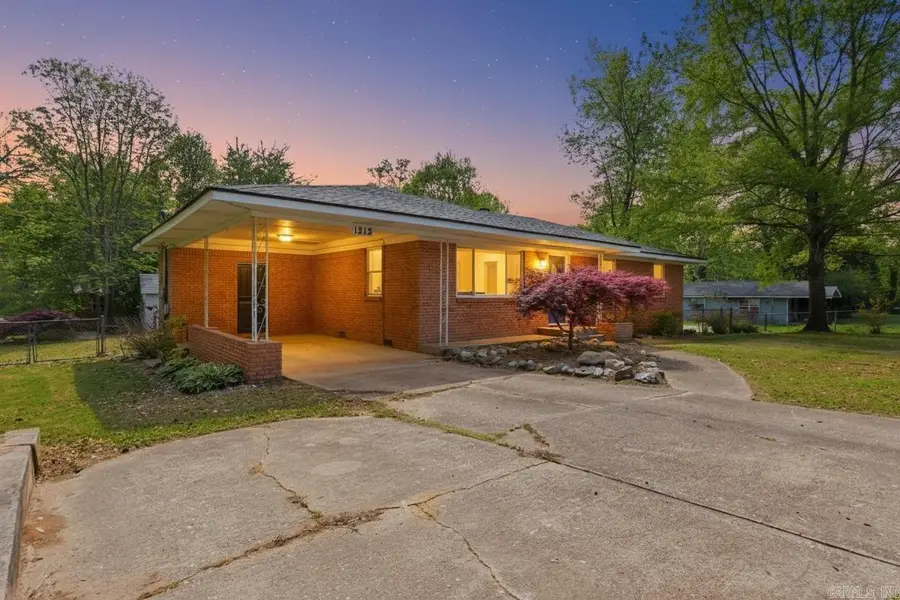 1213 N Shady Ln, Bauxite Township, AR 72015 - #2