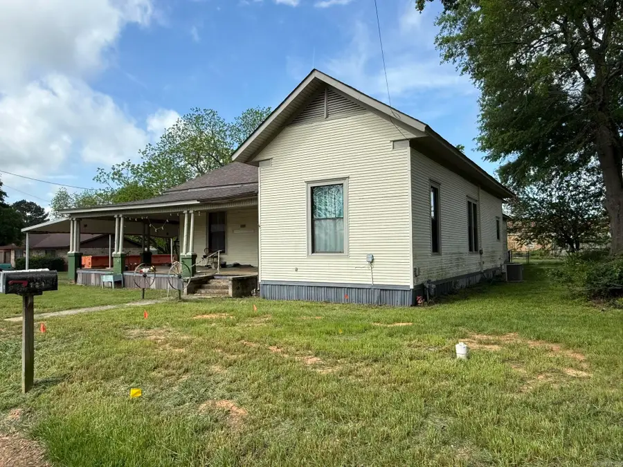125 N Mercer Street, Mineral Springs, AR 71851 - #2