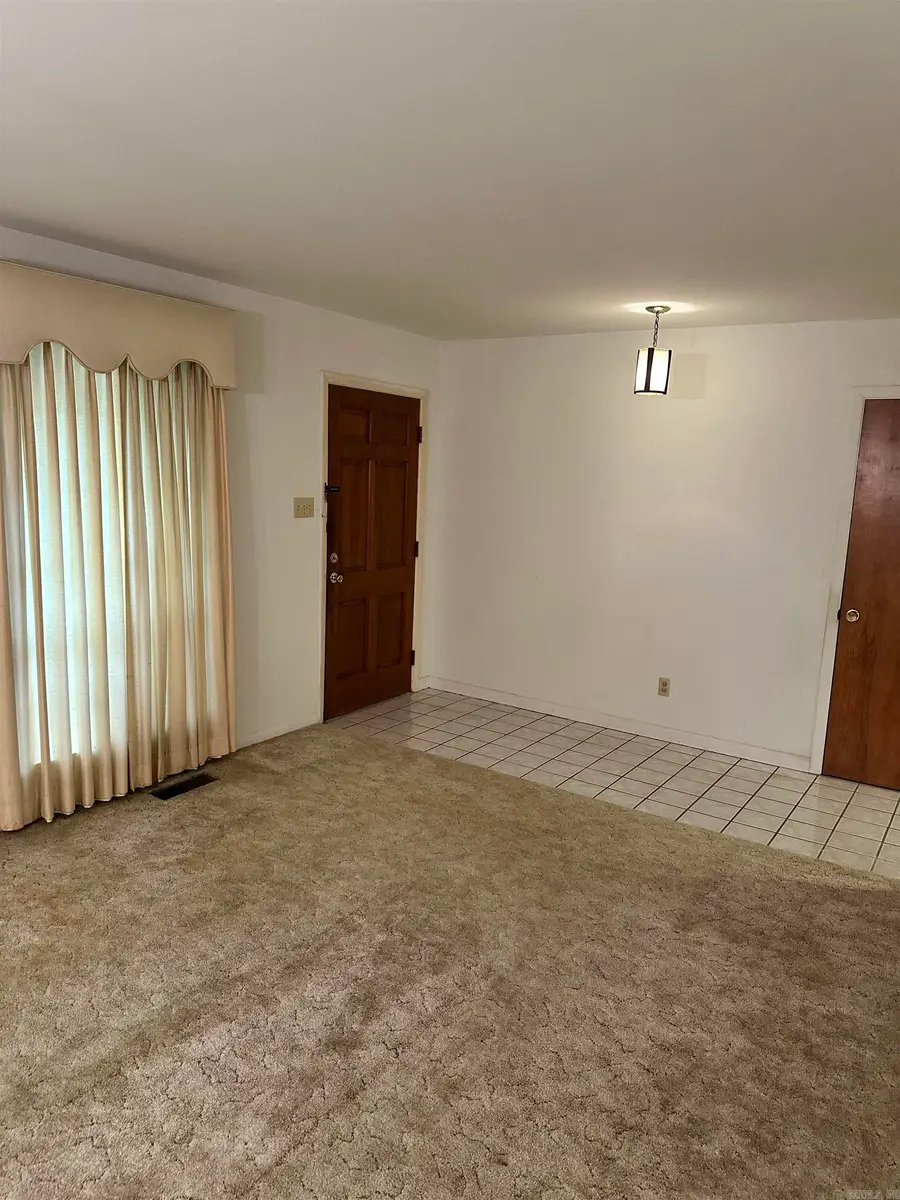 624 Poinsetta Dr., Little Rock, AR 72205 - #3