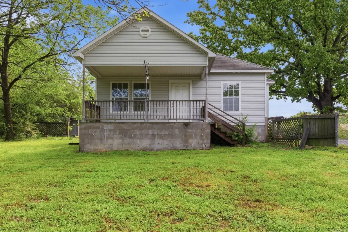 304 S 3rd St, Benton, AR 72015 - #1