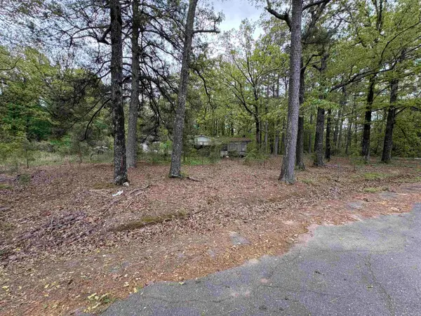 6500 Forrest Oak Drive, Pine Bluff, AR 71603