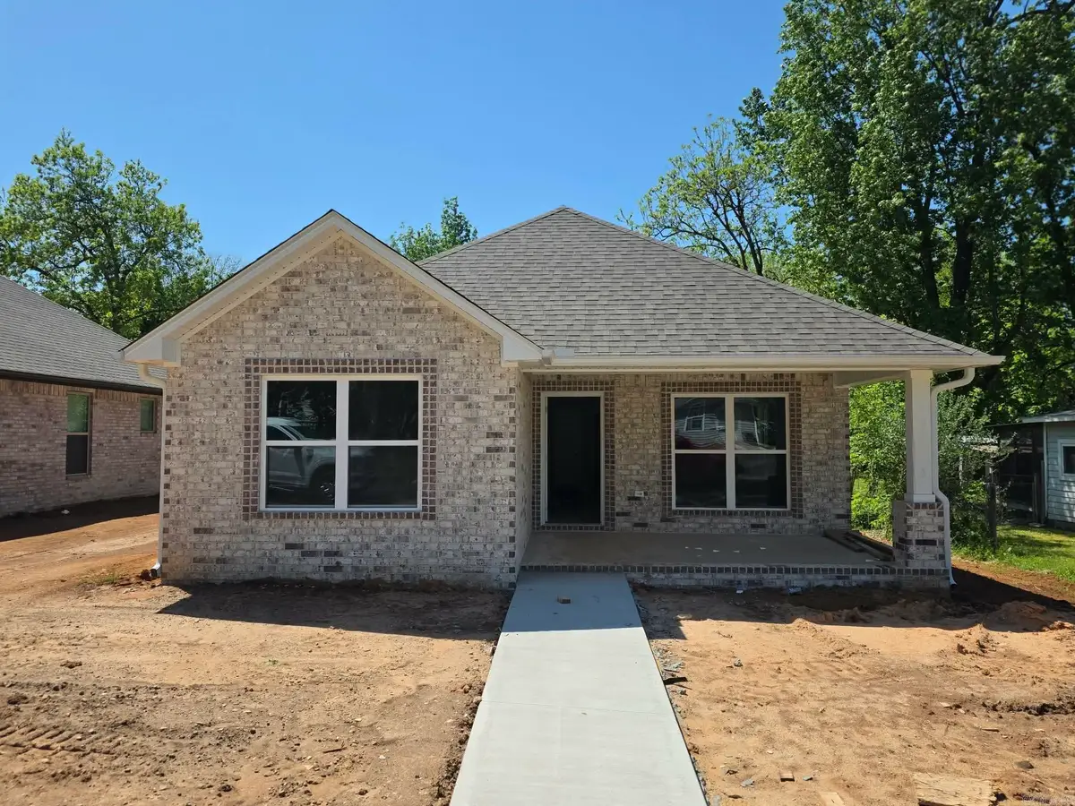 812 N 3rd Street, Paragould, AR 72450 - #1