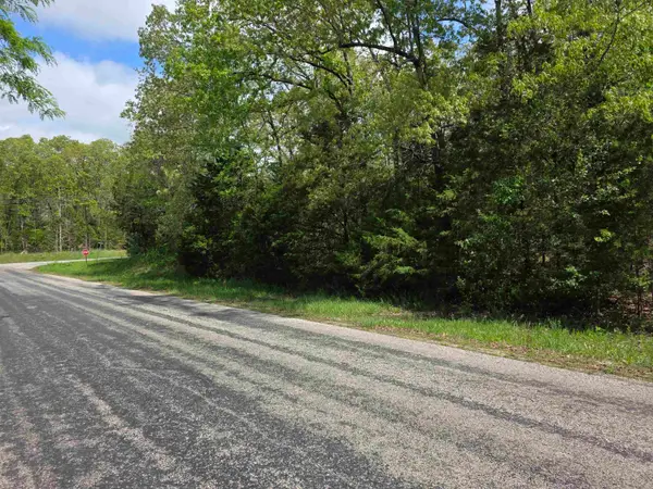 704 E Moonstone Boulevard, Horseshoe Bend, AR 72512