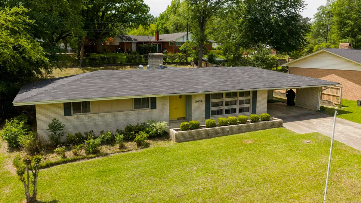 1609 W Cedar St, El Dorado, AR 71730 - #1