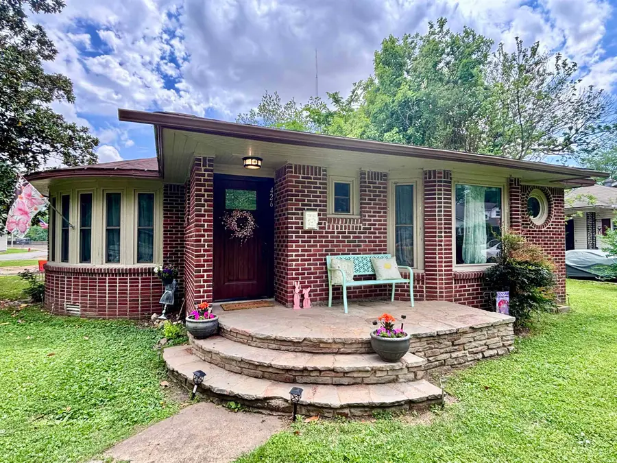 426 NW 2nd St, Walnut Ridge, AR 72476 - #2