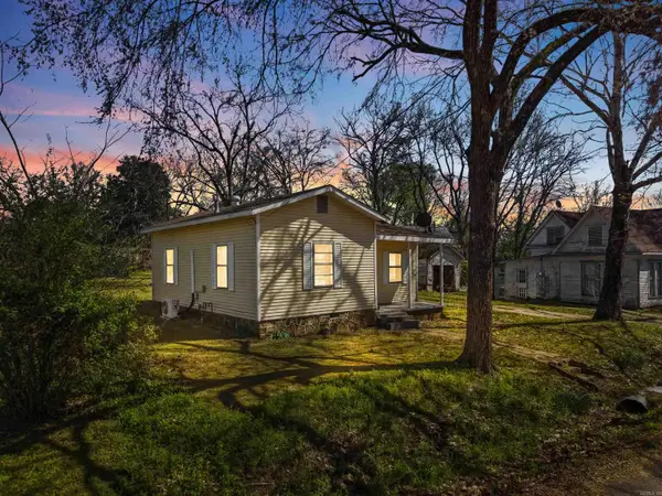 202 N Griffin Street, Morrilton, AR 72110