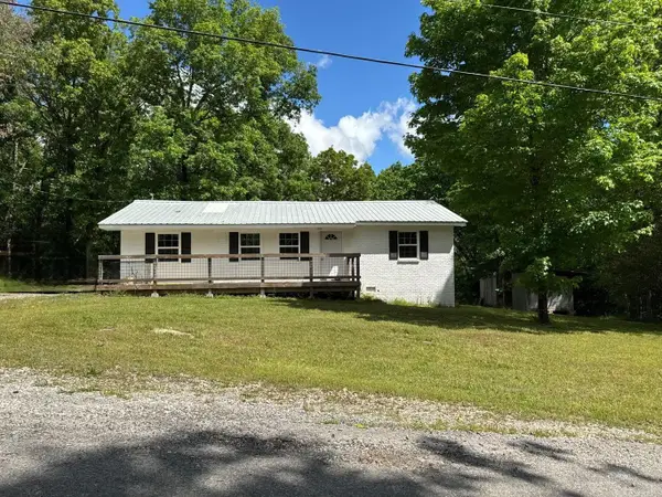 32 Pine Street, Evening Shade, AR 72532