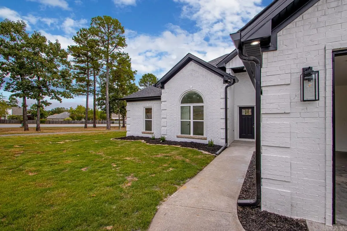 101 Pleasantwood Dr, Maumelle, AR 72113 - #1