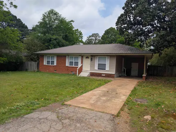 1808 W Center, Searcy, AR 72143