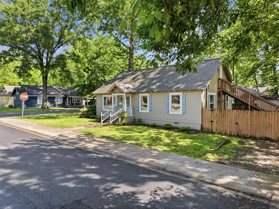 1117 Weems St, Conway, AR 72034 - #3