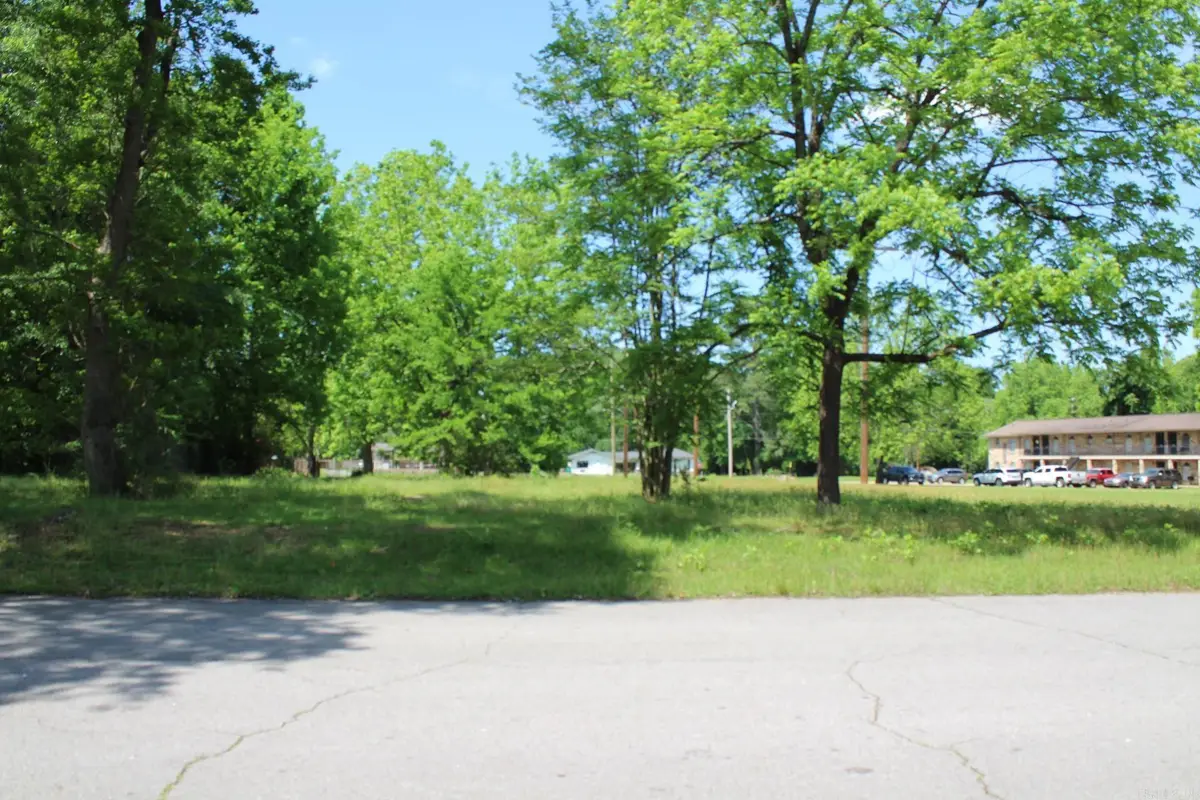 300 W Lockesburg Street, Nashville, AR 71852 - #1