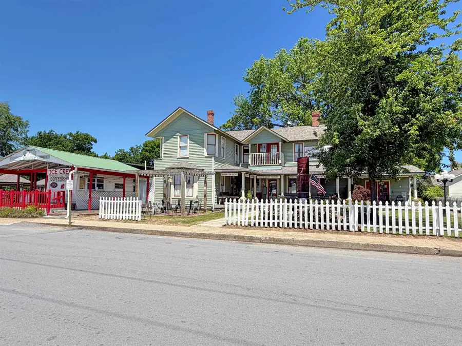123 W. Washington St., Mountain View, AR 72560 - #2