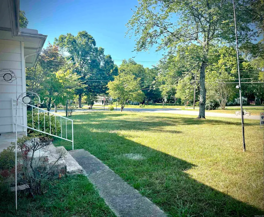 312 E Searcy St, Kensett, AR 72082 - #2