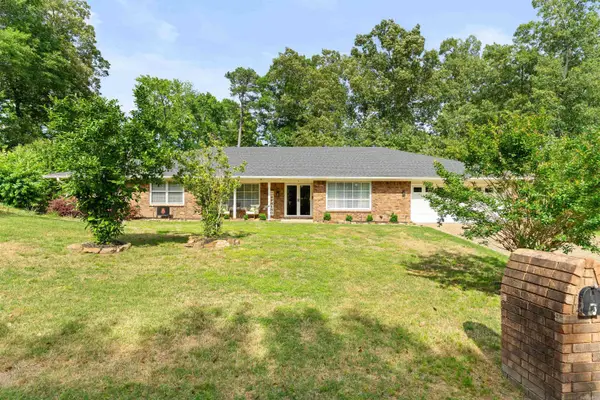 9 Leeward Court, Maumelle, AR 72113