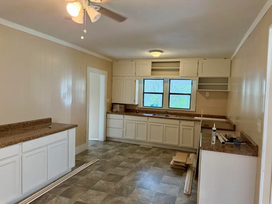 1412 W Cherry St, Clarksville, AR 72830 - #3