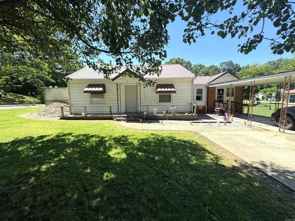 563 S 12th Avenue, Piggott, AR 72454